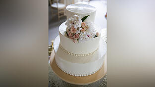 Eine Hochzeitsfeier sollte die „Geschichte Richtung Swinger“ zwischen zwei befreundeten Paaren beenden. Eine Hochzeitsfeier sollte die „Geschichte Richtung Swinger“ zwischen zwei befreundeten Paaren beenden.