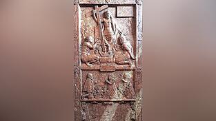 Das Epitaph neben dem Eingang der Kirche St. Johannes im Stadtteil lttling. Das Epitaph neben dem Eingang der Kirche St. Johannes im Stadtteil lttling.