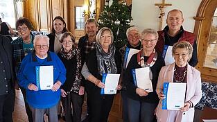 Langjährige Mitglieder wurden geehrt; die Ehrengäste gratulierten. Langjährige Mitglieder wurden geehrt; die Ehrengäste gratulierten.