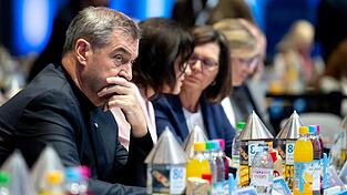 So viel ist sicher: CSU-Chef Markus Söder wird über sein Wahlergebnis von 83,6 Prozent noch eine Zeit lang nachdenken. So viel ist sicher: CSU-Chef Markus Söder wird über sein Wahlergebnis von 83,6 Prozent noch eine Zeit lang nachdenken.