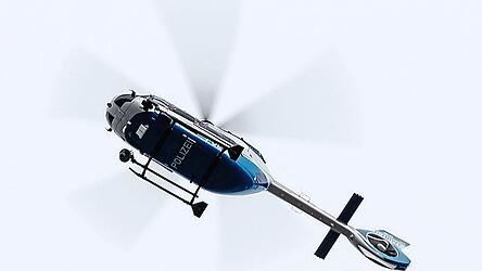 Polizeihubschrauber kreisten am Sonntagabend und Montag bei unterschiedlichen Einsätzen am Himmel - auch über Plattling. (Symbolbild) Polizeihubschrauber kreisten am Sonntagabend und Montag bei unterschiedlichen Einsätzen am Himmel - auch über Plattling. (Symbolbild)