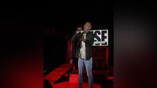 Sebastian „SESE“ Gruber bei einem Livekonzert Sebastian „SESE“ Gruber bei einem Livekonzert