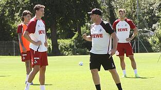 Berichtet von einem guten ersten Austausch mit dem neuen FC-Trainer Lukas Kwosniok: Eric Martel (vorne links). Berichtet von einem guten ersten Austausch mit dem neuen FC-Trainer Lukas Kwosniok: Eric Martel (vorne links).