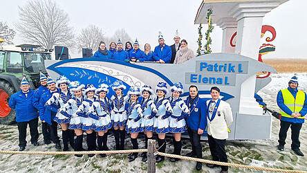 Die Faschingsgesellschaft Frohsinn Narradonia nimmt - unter anderem - mit ihrem Prunkwagen teil. Die Faschingsgesellschaft Frohsinn Narradonia nimmt - unter anderem - mit ihrem Prunkwagen teil.