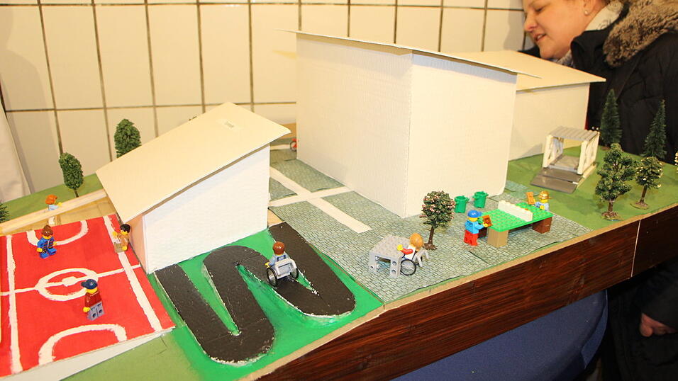 Inklusion leben - das stellen sich die Realschüler beispielsweise mit einem behindertengerechten Sportplatz vor. Inklusion leben - das stellen sich die Realschüler beispielsweise mit einem behindertengerechten Sportplatz vor.