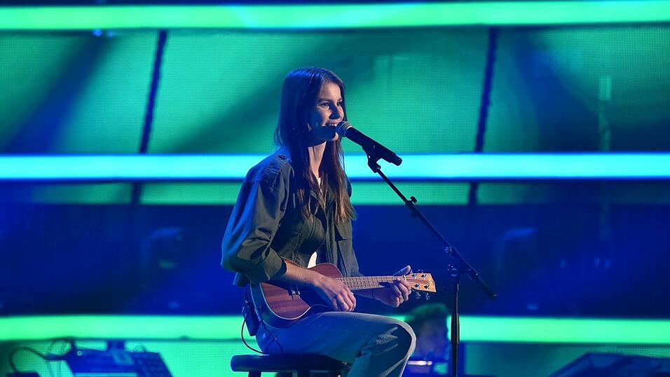 Regensburgerin Lea Herdt bei ihrem Auftritt auf der Bühne von 'The Voice of Germany'. Regensburgerin Lea Herdt bei ihrem Auftritt auf der Bühne von 'The Voice of Germany'.