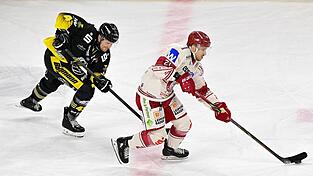 Immer weiter: So muss das Motto von EVL-Routinier David Stieler (rechts) und seinen Teamkollegen am Freitag lauten. Landshut hat sich nach Spiel eins nur wenig vorzuwerfen. Die wenigen Fehler hat Krefeld eiskalt bestraft. Die gilt es nun abzustellen. Immer weiter: So muss das Motto von EVL-Routinier David Stieler (rechts) und seinen Teamkollegen am Freitag lauten. Landshut hat sich nach Spiel eins nur wenig vorzuwerfen. Die wenigen Fehler hat Krefeld eiskalt bestraft. Die gilt es nun abzustellen.