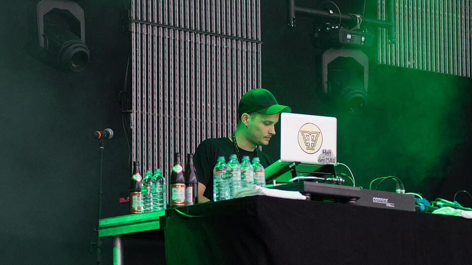 Impressionen vom ersten Tag des Pfingst-Open Airs in Salching. (Fotos: Regina Hölzel) Impressionen vom ersten Tag des Pfingst-Open Airs in Salching. (Fotos: Regina Hölzel)