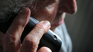 Oft werden ältere Menschen Opfer von Schockanrufen, aber immer öfter rücken auch Jüngere ins Visier. Oft werden ältere Menschen Opfer von Schockanrufen, aber immer öfter rücken auch Jüngere ins Visier.