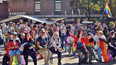 Rund 1.000 Teilnehmer feierten in Landshut den CSD. Rund 1.000 Teilnehmer feierten in Landshut den CSD.