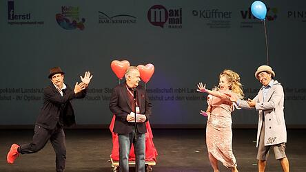 This Maag (links), Spektakel-Macher Martin Hilz (2.v.l.), Samantha G. und Mr. Vita This Maag (links), Spektakel-Macher Martin Hilz (2.v.l.), Samantha G. und Mr. Vita