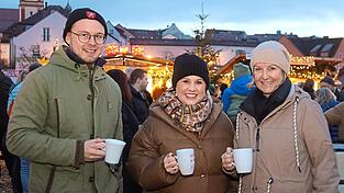 Blicken auf einen äußerst erfolgreichen Christkindlmarkt (von links): Eventmanager Sebastian Gabler, Bürgermeisterin Alexandra Riedl und Birgit Lehner, Organisatorin im Tourismusbüro. Blicken auf einen äußerst erfolgreichen Christkindlmarkt (von links): Eventmanager Sebastian Gabler, Bürgermeisterin Alexandra Riedl und Birgit Lehner, Organisatorin im Tourismusbüro.