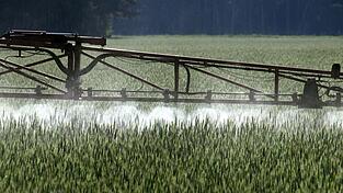 Die EU hat die Genehmigung für Glyphosat zuletzt bis Ende 2033 verlängert. (Symbolbild) Die EU hat die Genehmigung für Glyphosat zuletzt bis Ende 2033 verlängert. (Symbolbild)