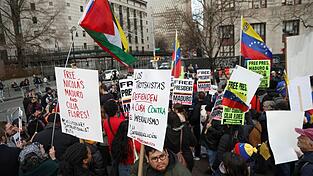 Maduro und seine Frau erschienen zum zweiten Mal vor einem New Yorker Gericht. Maduro und seine Frau erschienen zum zweiten Mal vor einem New Yorker Gericht.