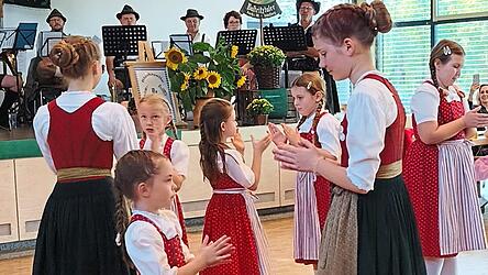 Auch die Kindergruppe war mit Eifer dabei. Auch die Kindergruppe war mit Eifer dabei.