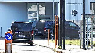 Die Bundesanwaltschaft lies den Mann nach Karlsruhe bringen. (Archivbild) Die Bundesanwaltschaft lies den Mann nach Karlsruhe bringen. (Archivbild)