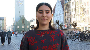 Mania ist dankbar, in Straubing zu sein. Trotz der Entfernung hat sie die Lage im Iran genau im Blick. Mania ist dankbar, in Straubing zu sein. Trotz der Entfernung hat sie die Lage im Iran genau im Blick.