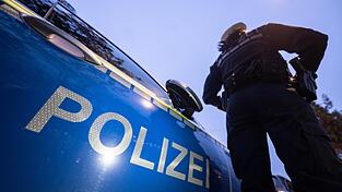 Zum Glück wurde die Further Polizei rechtzeitig informiert. Sie klärte die Seniorin auf, dass sie ganz knapp einem massiven Betrug entgangen ist. Zum Glück wurde die Further Polizei rechtzeitig informiert. Sie klärte die Seniorin auf, dass sie ganz knapp einem massiven Betrug entgangen ist.