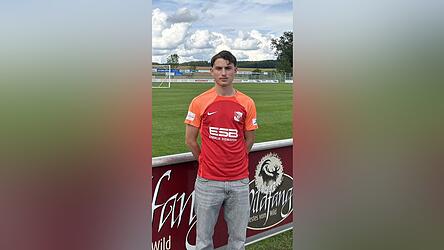Der Linksfuß kommt aus der Jahn-Schmiede des SSV Jahn und soll bei den „Dorfbuam“ den nächsten Entwicklungsschritt im Herrenbereich gehen. Der Linksfuß kommt aus der Jahn-Schmiede des SSV Jahn und soll bei den „Dorfbuam“ den nächsten Entwicklungsschritt im Herrenbereich gehen.