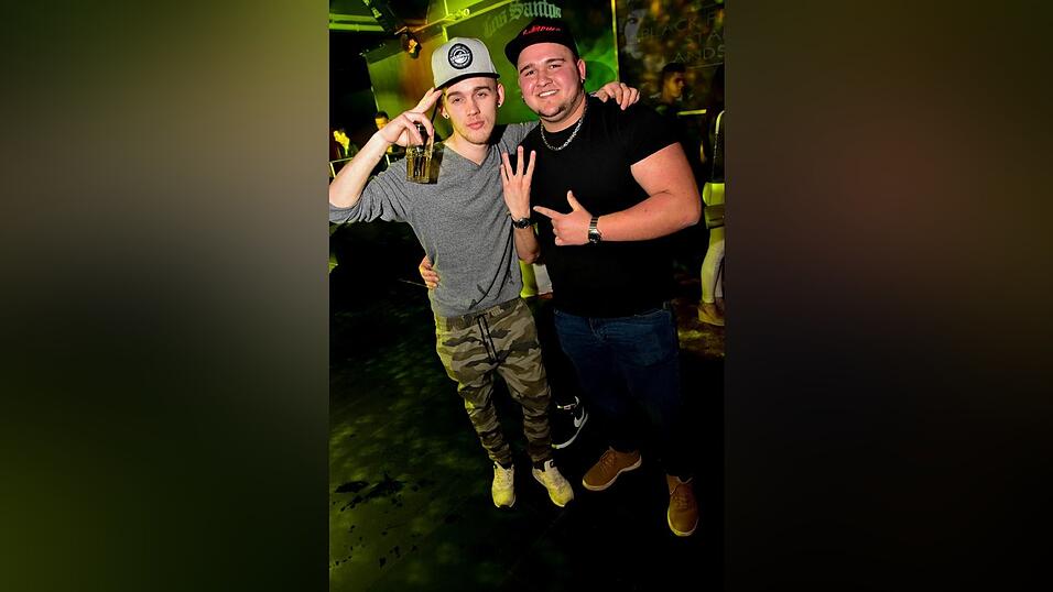 Im Stars wurde wurde wieder getanzt und gefeiert, bis das Licht anging. Im Stars wurde wurde wieder getanzt und gefeiert, bis das Licht anging.