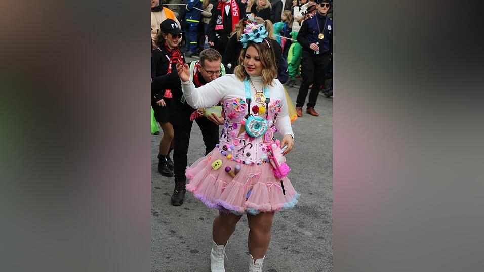 Beim Bogener Faschingsumzug war einiges geboten. Beim Bogener Faschingsumzug war einiges geboten.