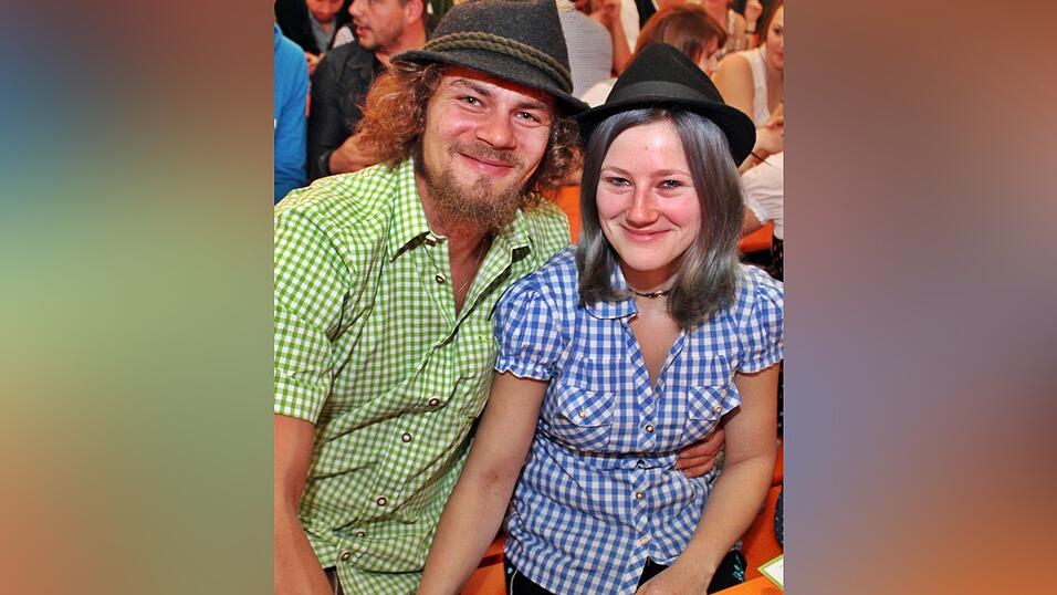 Die Frühjahrsdult 2017 in Landshut neigt sich dem Ende entgegen. Grund genug, noch einmal richtig in den Bierzelten zu feiern - abgerundet vom traditionellen Feuerwerk. Die Frühjahrsdult 2017 in Landshut neigt sich dem Ende entgegen. Grund genug, noch einmal richtig in den Bierzelten zu feiern - abgerundet vom traditionellen Feuerwerk.