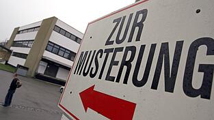 Das Thema Musterung könnte bald wieder zum Leben junger Männer dazugehören. (Symbolfoto) Das Thema Musterung könnte bald wieder zum Leben junger Männer dazugehören. (Symbolfoto)