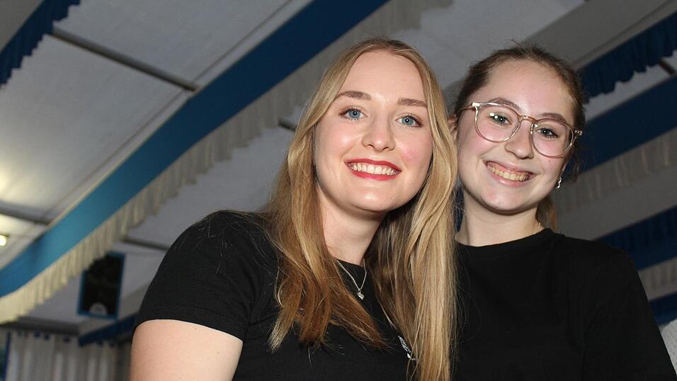 Zur Musik von Headless wurde ausgelassen gefeiert. Zur Musik von Headless wurde ausgelassen gefeiert.