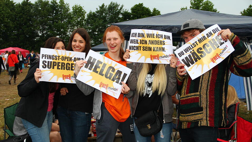 Die Besucher des Pfingst-Open-Airs in Salching sind schon in Feierlaune, aufgenommen von David Voltz am Freitag. Die Besucher des Pfingst-Open-Airs in Salching sind schon in Feierlaune, aufgenommen von David Voltz am Freitag.