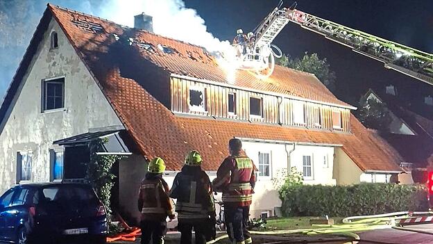 Bei dem Brand in der Siedlung Am Anger in Ergolding ist ein Bewohner ums Leben gekommen. Bei dem Brand in der Siedlung Am Anger in Ergolding ist ein Bewohner ums Leben gekommen.