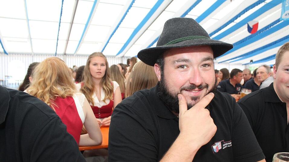 Zur Musik von Headless wurde ausgelassen gefeiert. Zur Musik von Headless wurde ausgelassen gefeiert.