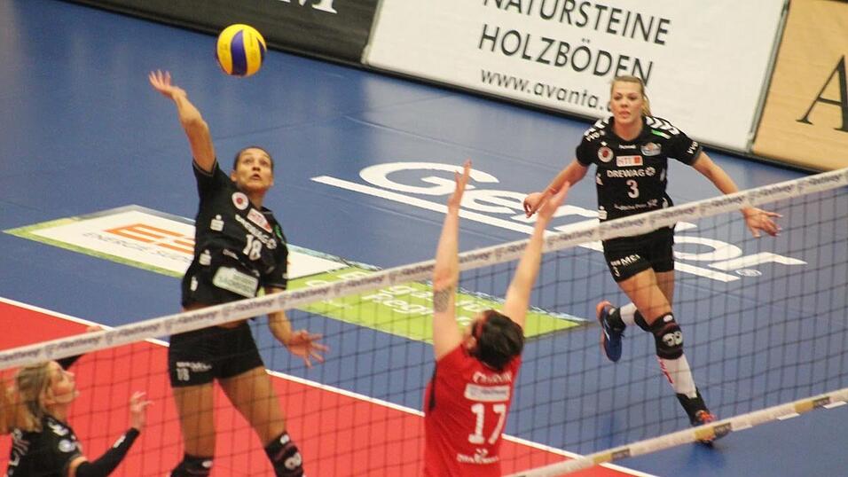 Die Roten Raben haben gegen Dresden 0:3 verloren. Die Roten Raben haben gegen Dresden 0:3 verloren.