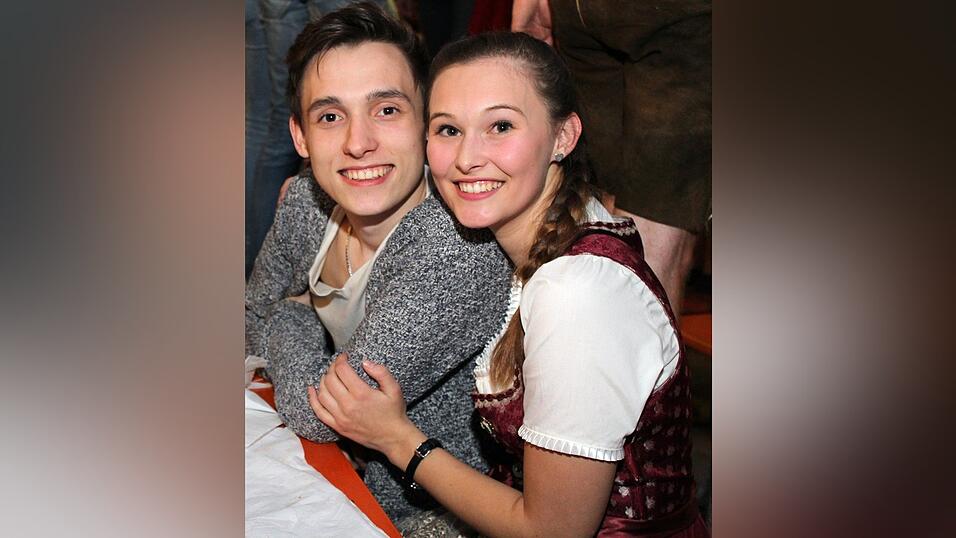 Die Frühjahrsdult 2017 in Landshut neigt sich dem Ende entgegen. Grund genug, noch einmal richtig in den Bierzelten zu feiern - abgerundet vom traditionellen Feuerwerk. Die Frühjahrsdult 2017 in Landshut neigt sich dem Ende entgegen. Grund genug, noch einmal richtig in den Bierzelten zu feiern - abgerundet vom traditionellen Feuerwerk.