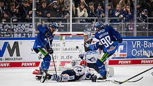 Mit einer Einzelaktion besorgte Filip Varejcka den Straubing Tigers zwei Minuten vor Schluss das Goldene Tor zum 1:0. Mit einer Einzelaktion besorgte Filip Varejcka den Straubing Tigers zwei Minuten vor Schluss das Goldene Tor zum 1:0.