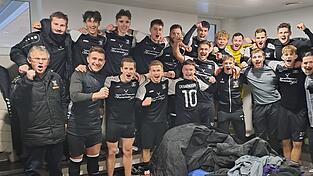 Grund zum Jubeln hat die SpVgg GW Deggendorf nach einer starken Hinserie in der Bezirksliga West. Grund zum Jubeln hat die SpVgg GW Deggendorf nach einer starken Hinserie in der Bezirksliga West.