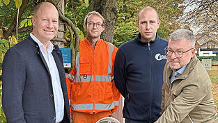 In Betrieb genommen haben den neuen Trinkwasserbrunnen (v. l.) Bürgermeister Thomas Etschmann, Bauhofleiter Michael Pokoj-Metag sowie von den Stadtwerken Andreas Haböck und Stadtwerkeleiter Reinhold Seidl. In Betrieb genommen haben den neuen Trinkwasserbrunnen (v. l.) Bürgermeister Thomas Etschmann, Bauhofleiter Michael Pokoj-Metag sowie von den Stadtwerken Andreas Haböck und Stadtwerkeleiter Reinhold Seidl.