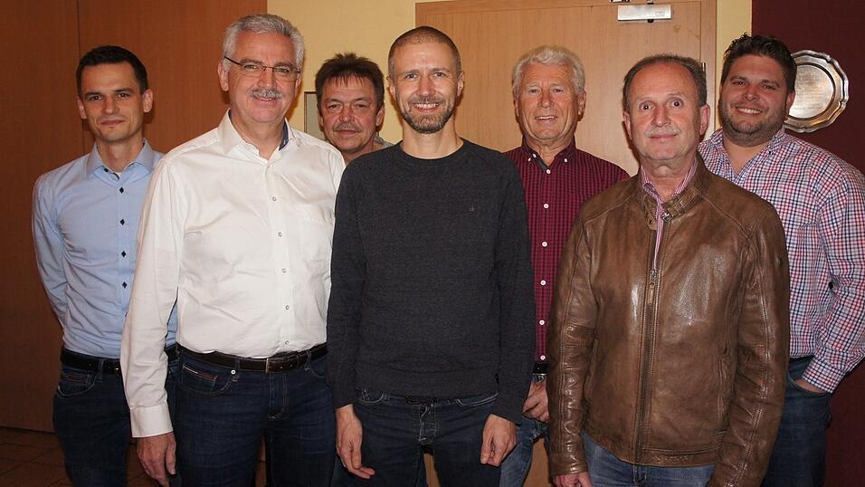 Die neu gewählte Vorstandschaft der Christlichen Bürgervereinigung Bach besteht aus Martin Irrgang (von links), Wilhelm Baumer, Albert Wagner, Daniel Eckert, Johann Eckert, Helmut Stangl und Manuel Seidl. Die neu gewählte Vorstandschaft der Christlichen Bürgervereinigung Bach besteht aus Martin Irrgang (von links), Wilhelm Baumer, Albert Wagner, Daniel Eckert, Johann Eckert, Helmut Stangl und Manuel Seidl.