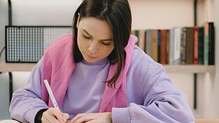 Die Ansichten zu Hausaufgaben sind bei Eltern und Kindern häufig unterschiedlich. Die Ansichten zu Hausaufgaben sind bei Eltern und Kindern häufig unterschiedlich.