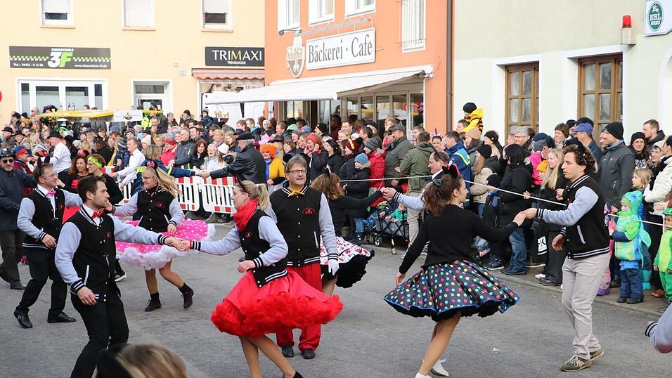 Beim Bogener Faschingsumzug war einiges geboten. Beim Bogener Faschingsumzug war einiges geboten.