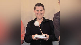 Manuela Lenz (45) ist Gewinnerin des diesjährigen Deggendorfer Literaturpreises. Nach 20 Jahren als Managerin in der IT-Branche machte sie sich 2017 als freie Autorin selbständig. Manuela Lenz (45) ist Gewinnerin des diesjährigen Deggendorfer Literaturpreises. Nach 20 Jahren als Managerin in der IT-Branche machte sie sich 2017 als freie Autorin selbständig.