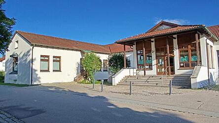 Einstimmig empfiehlt der Gemeinderat den gemeinsamen Grundschulstandort in Waffenbrunn. Einstimmig empfiehlt der Gemeinderat den gemeinsamen Grundschulstandort in Waffenbrunn.
