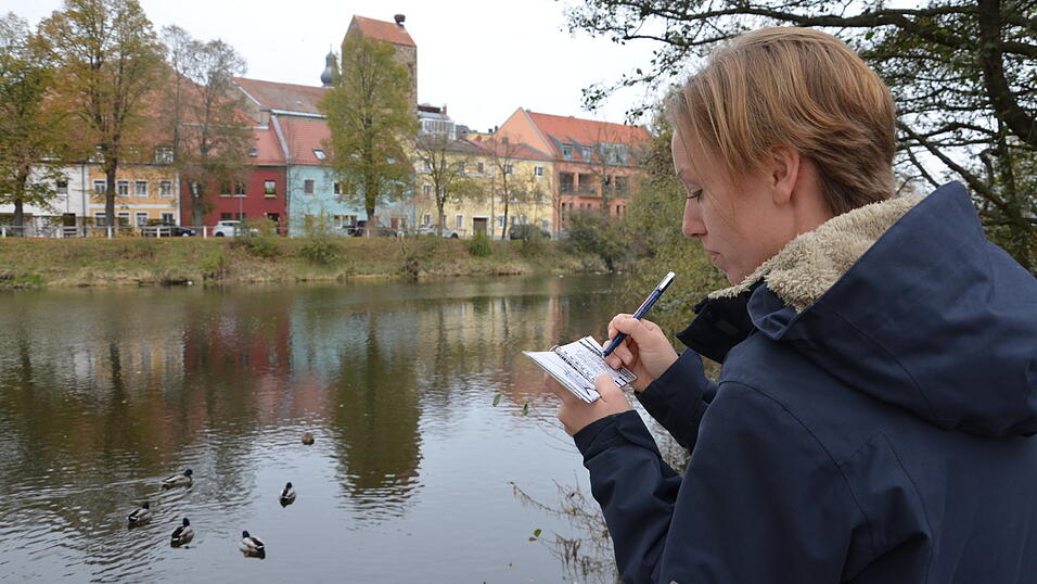 Ruhiges Plätzchen, Skizzenbuch, Tuschestift: Mehr benötigt Theresa Silberbauer für ihre große Leidenschaft nicht. (Foto: Schreiner) Ruhiges Plätzchen, Skizzenbuch, Tuschestift: Mehr benötigt Theresa Silberbauer für ihre große Leidenschaft nicht. (Foto: Schreiner)