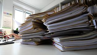 Die Kommunen wollen mehr KI in der öffentlichen Verwaltung einsetzen. Aber wie, darüber haben die Bürgermeister im Landkreis Cham Gedanken gemacht. Die Kommunen wollen mehr KI in der öffentlichen Verwaltung einsetzen. Aber wie, darüber haben die Bürgermeister im Landkreis Cham Gedanken gemacht.