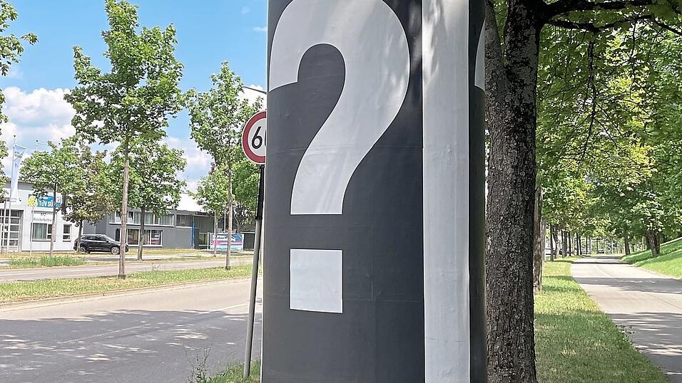 Im Internet kursieren aktuell unterschiedlichste Ideen dazu, was hinter den großen Fragezeichen in der Stadt steckt. Im Internet kursieren aktuell unterschiedlichste Ideen dazu, was hinter den großen Fragezeichen in der Stadt steckt.