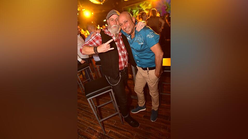 Im Stars wurde wurde wieder getanzt und gefeiert, bis das Licht anging. Im Stars wurde wurde wieder getanzt und gefeiert, bis das Licht anging.