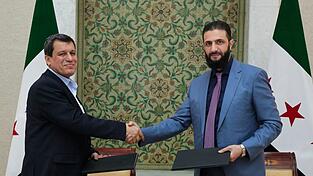 Für Syriens Übergangspräsidenten a-Scharaa ist das Abkommen ein wichtiger Erfolg. Für Syriens Übergangspräsidenten a-Scharaa ist das Abkommen ein wichtiger Erfolg.