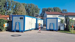 Vier Container standen an der Zufahrt zur Bachgasse. Vier Container standen an der Zufahrt zur Bachgasse.