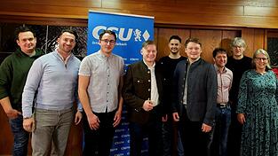 Die Kandidaten um CSU-Ortsvorsitzenden Andreas Müller (6. v. l.) Die Kandidaten um CSU-Ortsvorsitzenden Andreas Müller (6. v. l.)