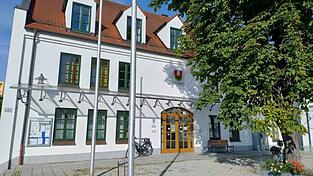 Im Rathaus Altfraunhofen gibt es einen Führungswechsel. Im Rathaus Altfraunhofen gibt es einen Führungswechsel.