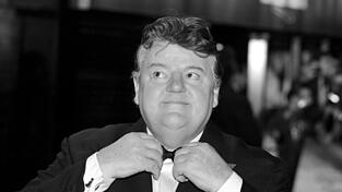 Robbie Coltrane bei der Weltpremiere des James-Bond-Films 'Ein Quantum Trost' im Jahr 2008. Der Schauspieler, der vor allem durch seine Rolle als Hagrid in 'Harry Potter' bekannt wurde, ist im Alter von 72 Jahren gestorben. Robbie Coltrane bei der Weltpremiere des James-Bond-Films 'Ein Quantum Trost' im Jahr 2008. Der Schauspieler, der vor allem durch seine Rolle als Hagrid in 'Harry Potter' bekannt wurde, ist im Alter von 72 Jahren gestorben.